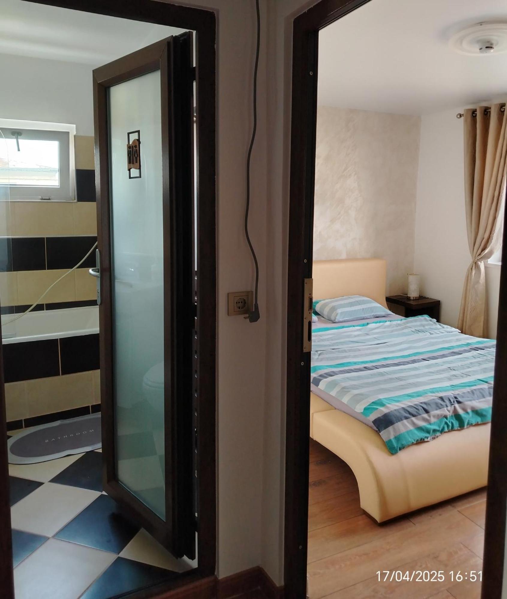 Arka Apartment Craiova Eksteriør bilde